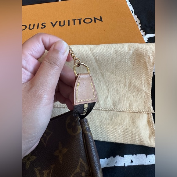 Louis Vuitton Mini Pochette in Mono - Picture 5 of 13